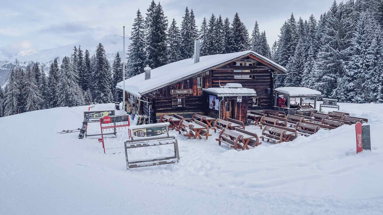 The Schiferstal restaurant on Parsenn in the morning during piste control. | © Davos Klosters Mountains