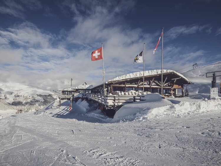 Die Sonnenterrasse vom Restaurant Jatzmeder im Winter. | © Davos Klosters Mountains