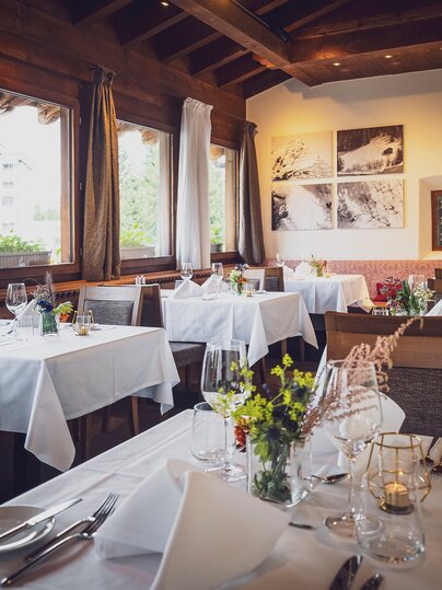 Helle Aufnahme eines Bereiches des Restaurant Waldhuus Davos | © Davos Klosters Bergbahnen AG